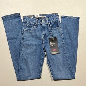 NWT Levi’s Premium 724 High Rise Straight Hypersoft Ladies Jeans 23X30